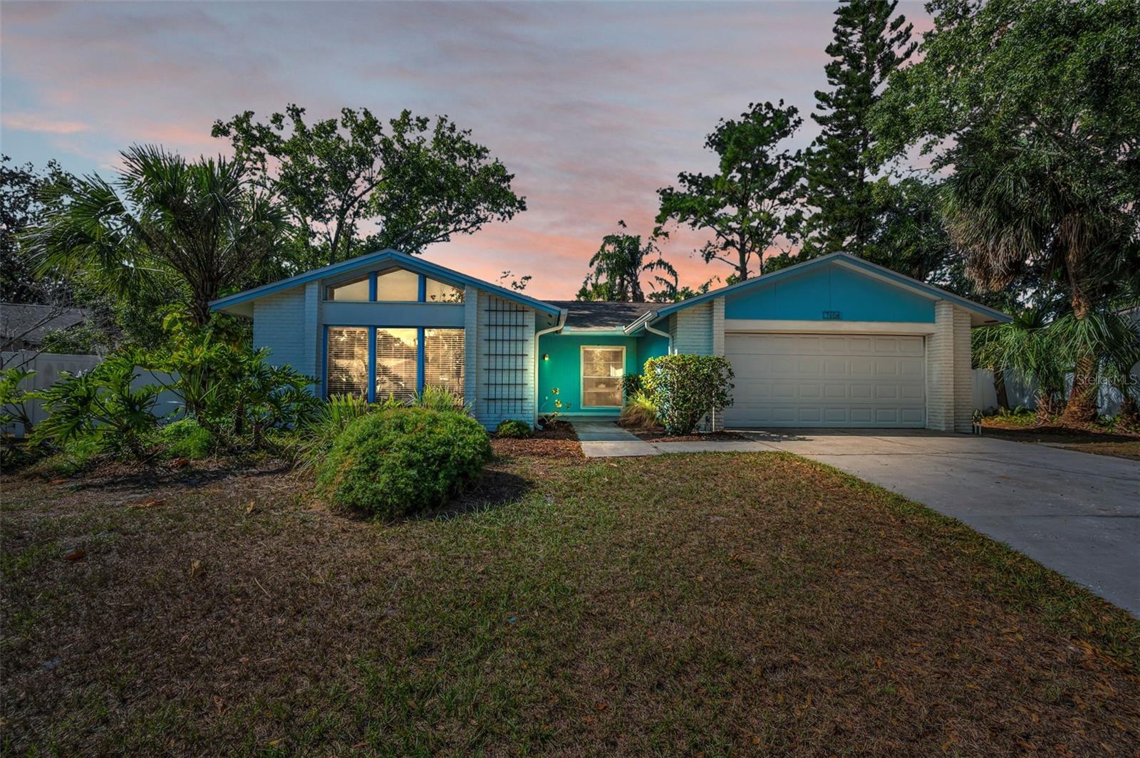 Listing photo id 0 for 7404 Clearview Drive