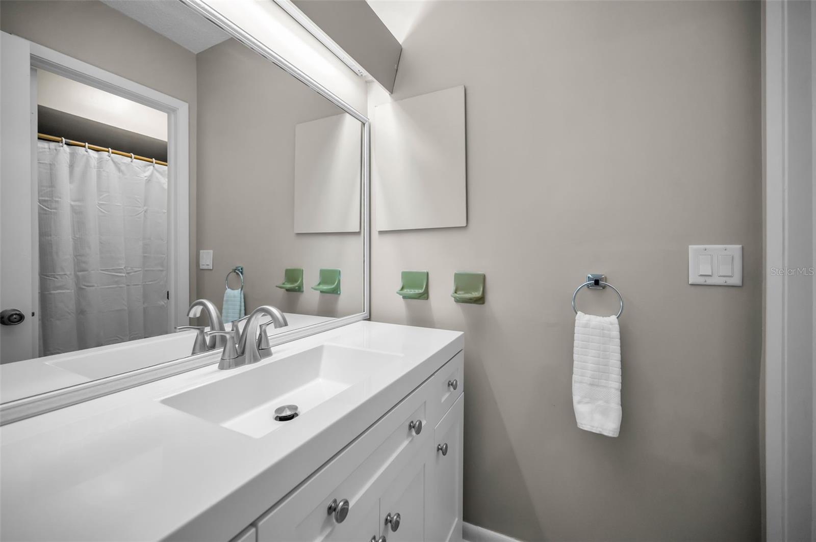 Listing photo id 21 for 7404 Clearview Drive