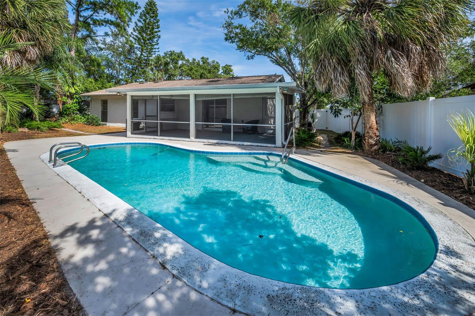 Listing photo id 27 for 7404 Clearview Drive