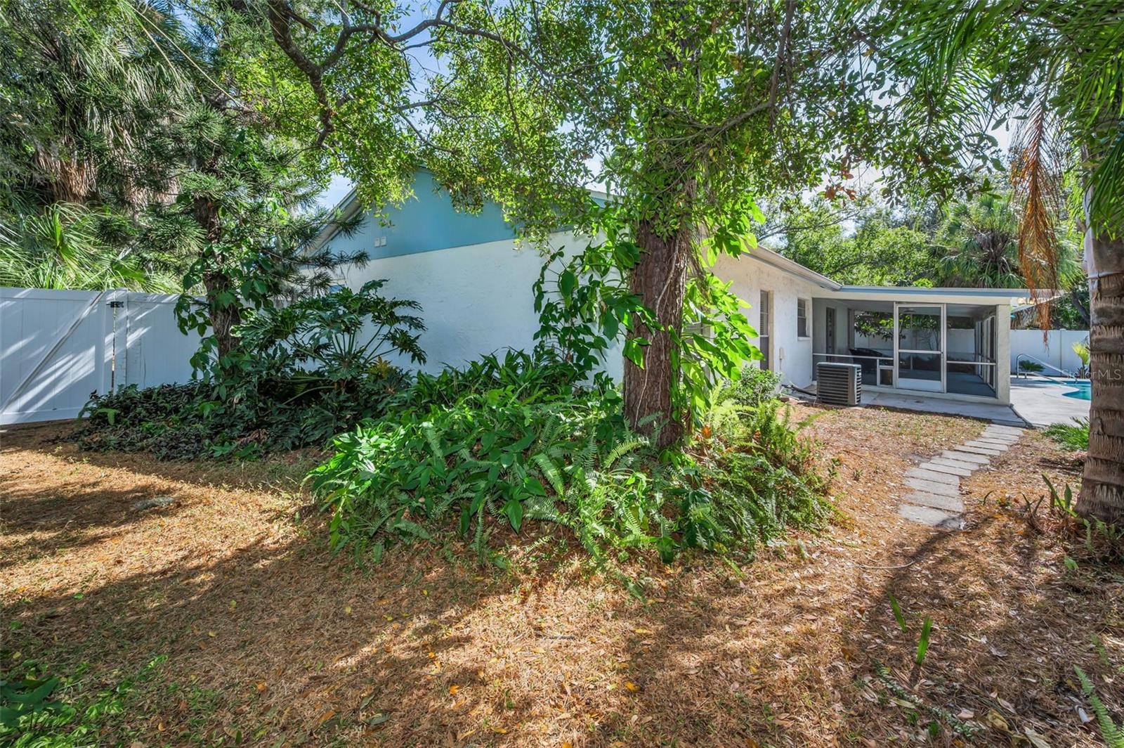 Listing photo id 29 for 7404 Clearview Drive