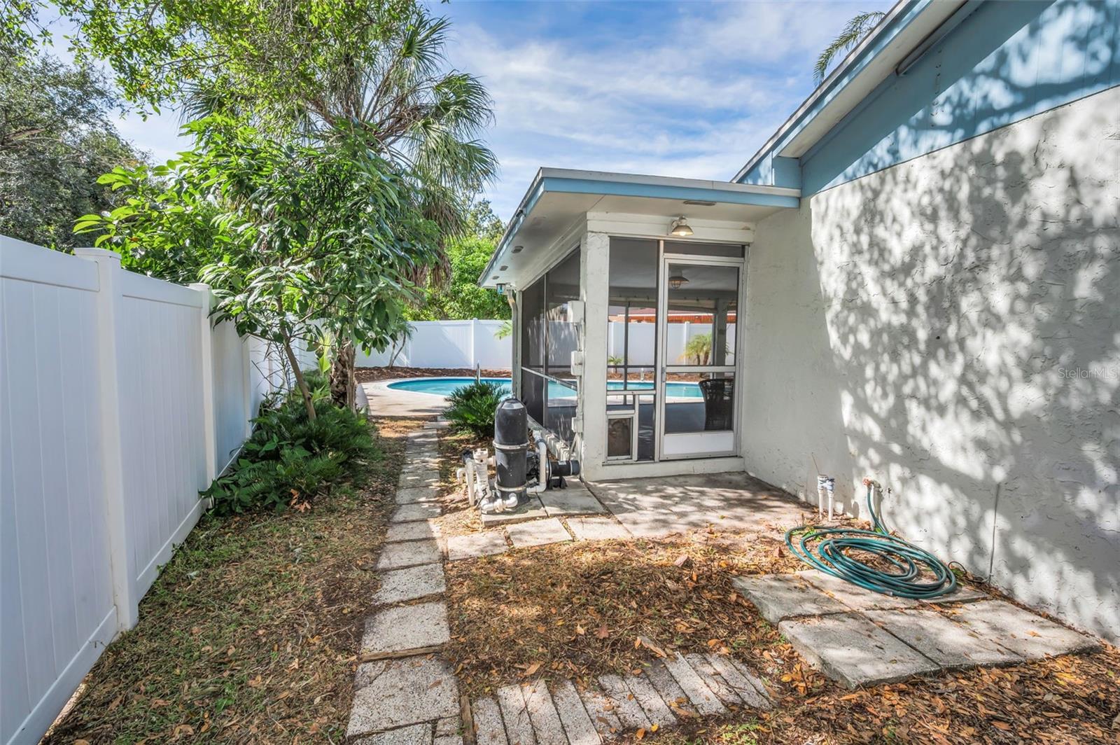 Listing photo id 30 for 7404 Clearview Drive