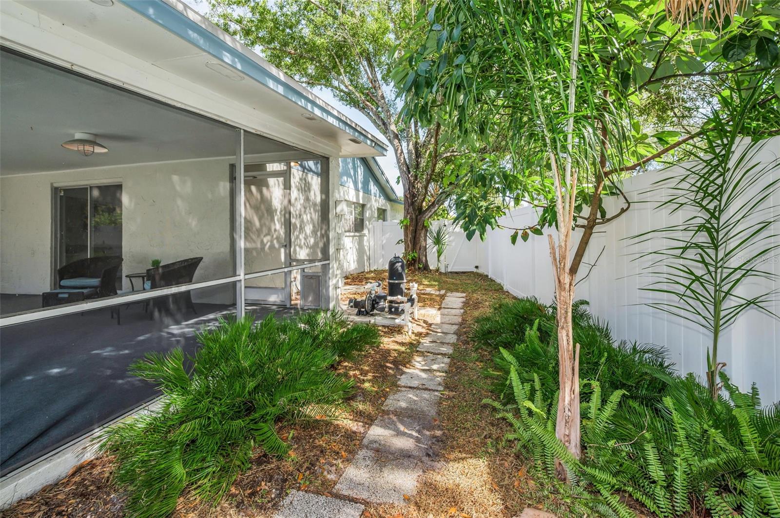 Listing photo id 31 for 7404 Clearview Drive