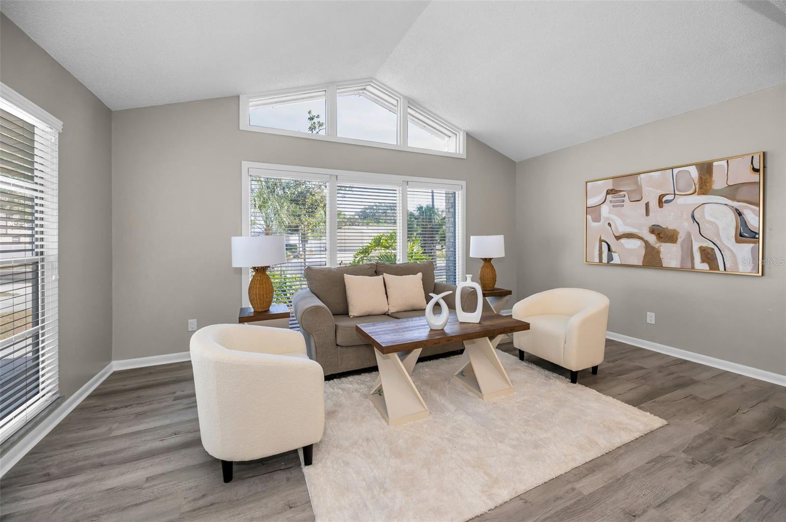 Listing photo id 3 for 7404 Clearview Drive