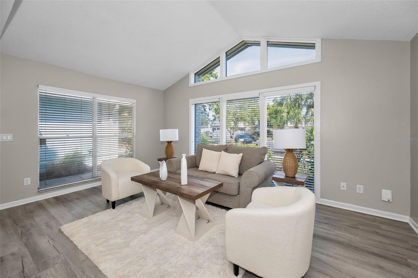 Listing photo id 4 for 7404 Clearview Drive