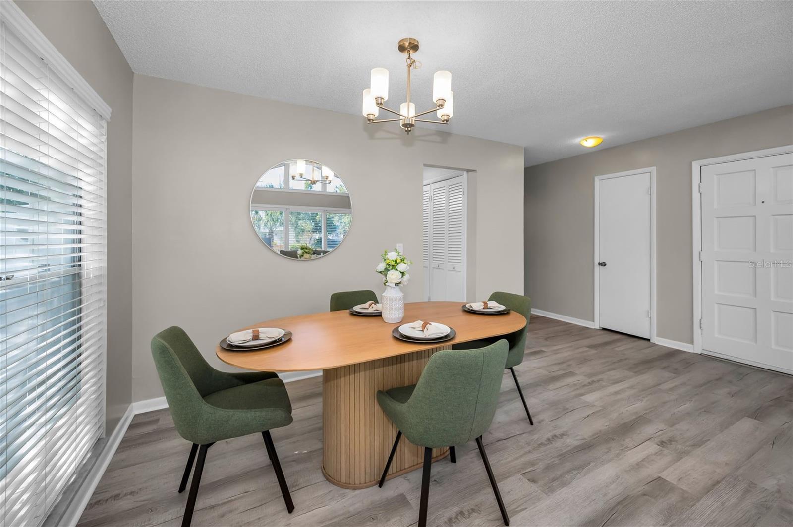 Listing photo id 7 for 7404 Clearview Drive