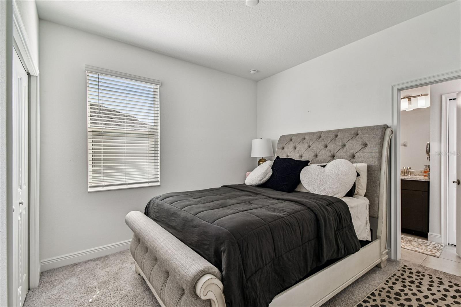 Listing photo id 10 for 1039 Davis Heather Circle