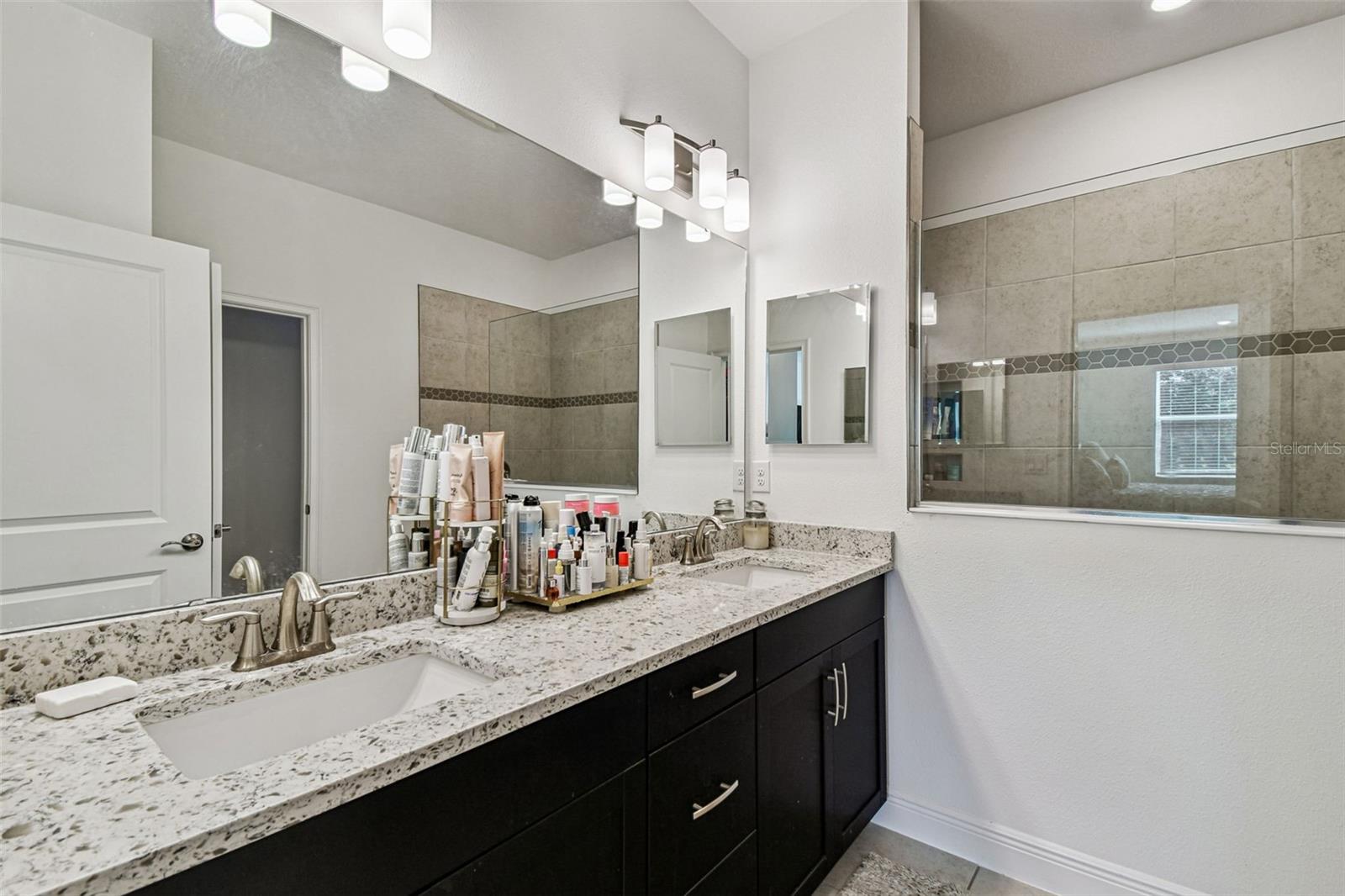 Listing photo id 15 for 1039 Davis Heather Circle