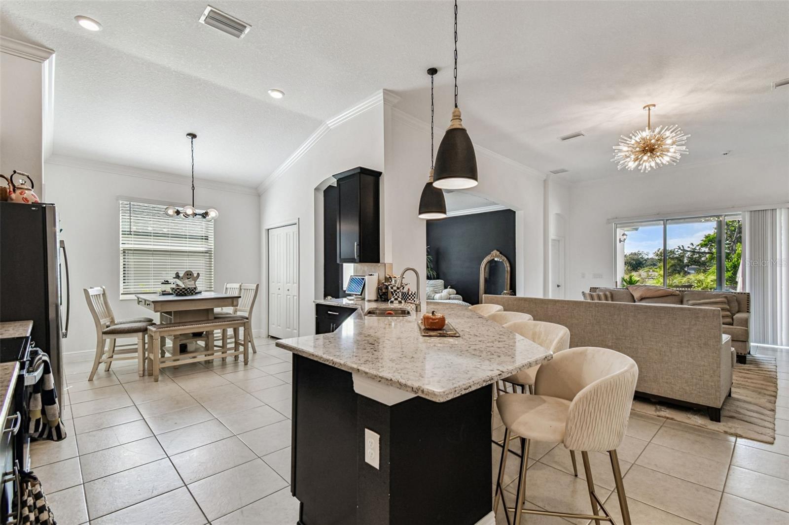 Listing photo id 3 for 1039 Davis Heather Circle