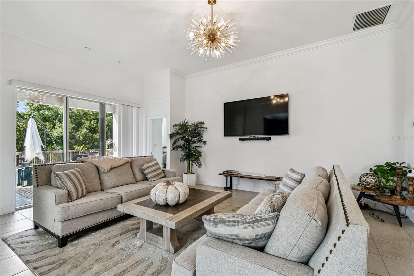 Listing photo id 7 for 1039 Davis Heather Circle