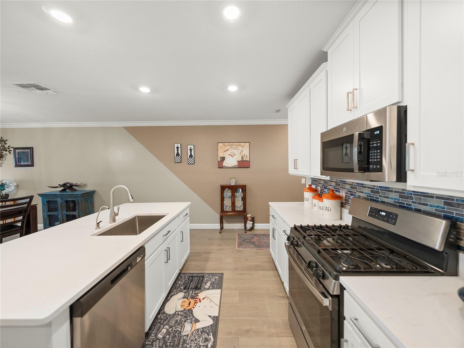 Image 8 of 46 For 17308 Holly Well Avenue