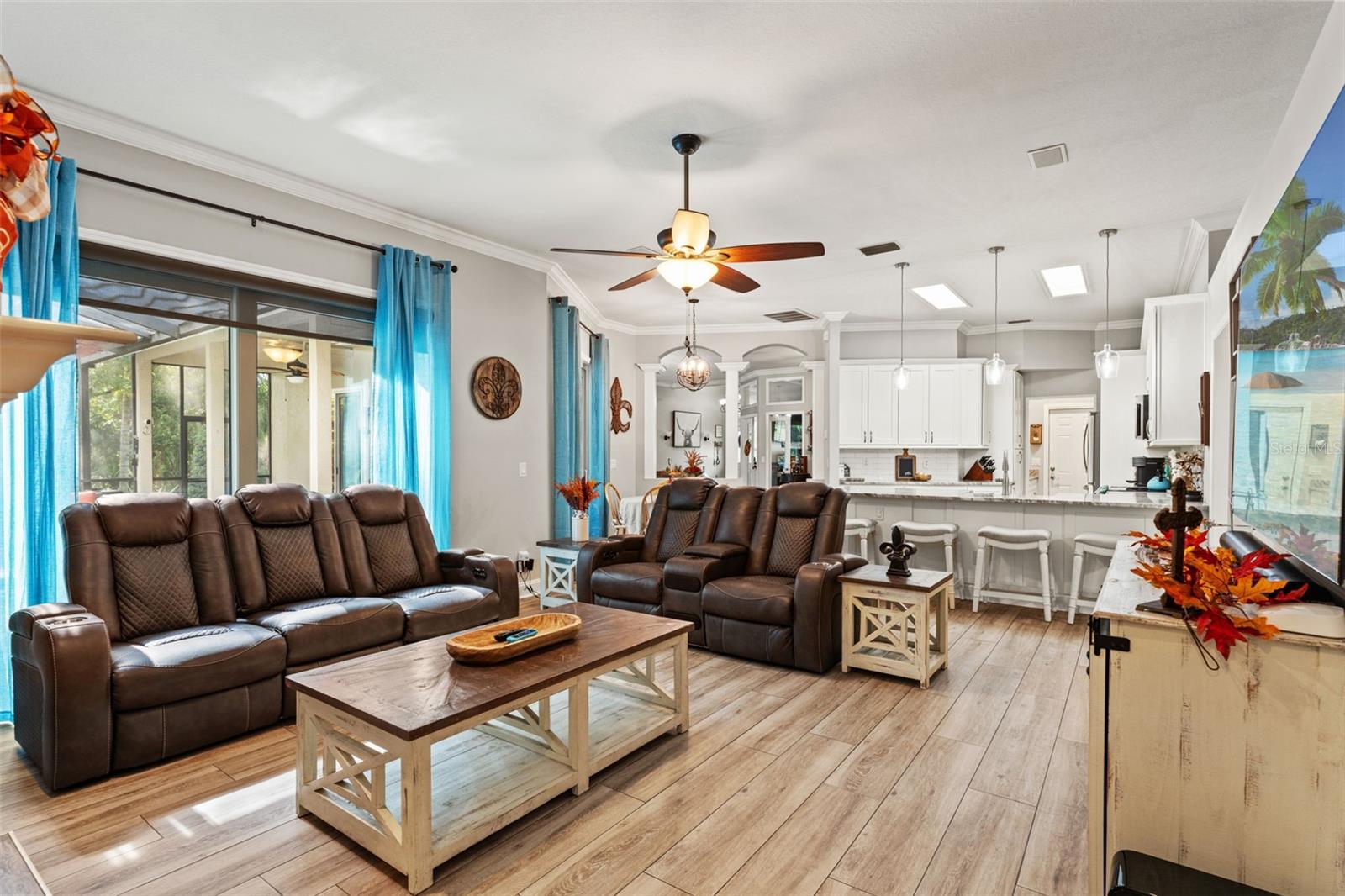 Listing photo id 10 for 4404 Casey Lake