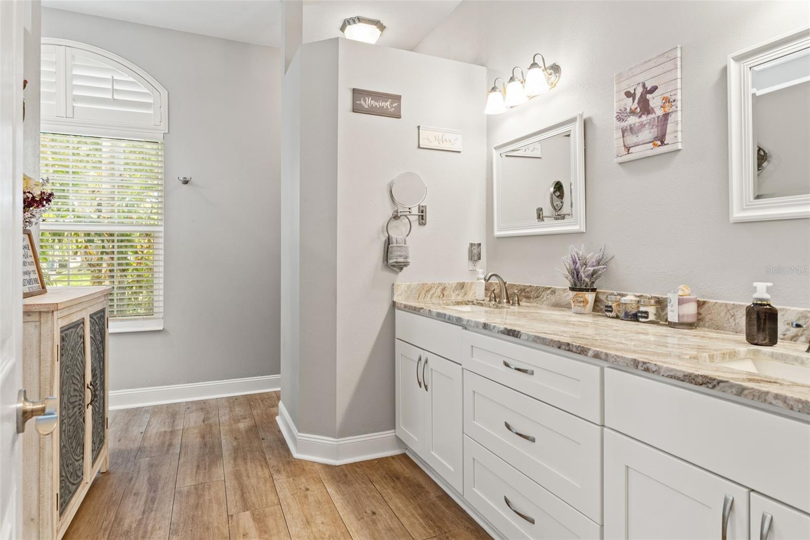 Listing photo id 13 for 4404 Casey Lake