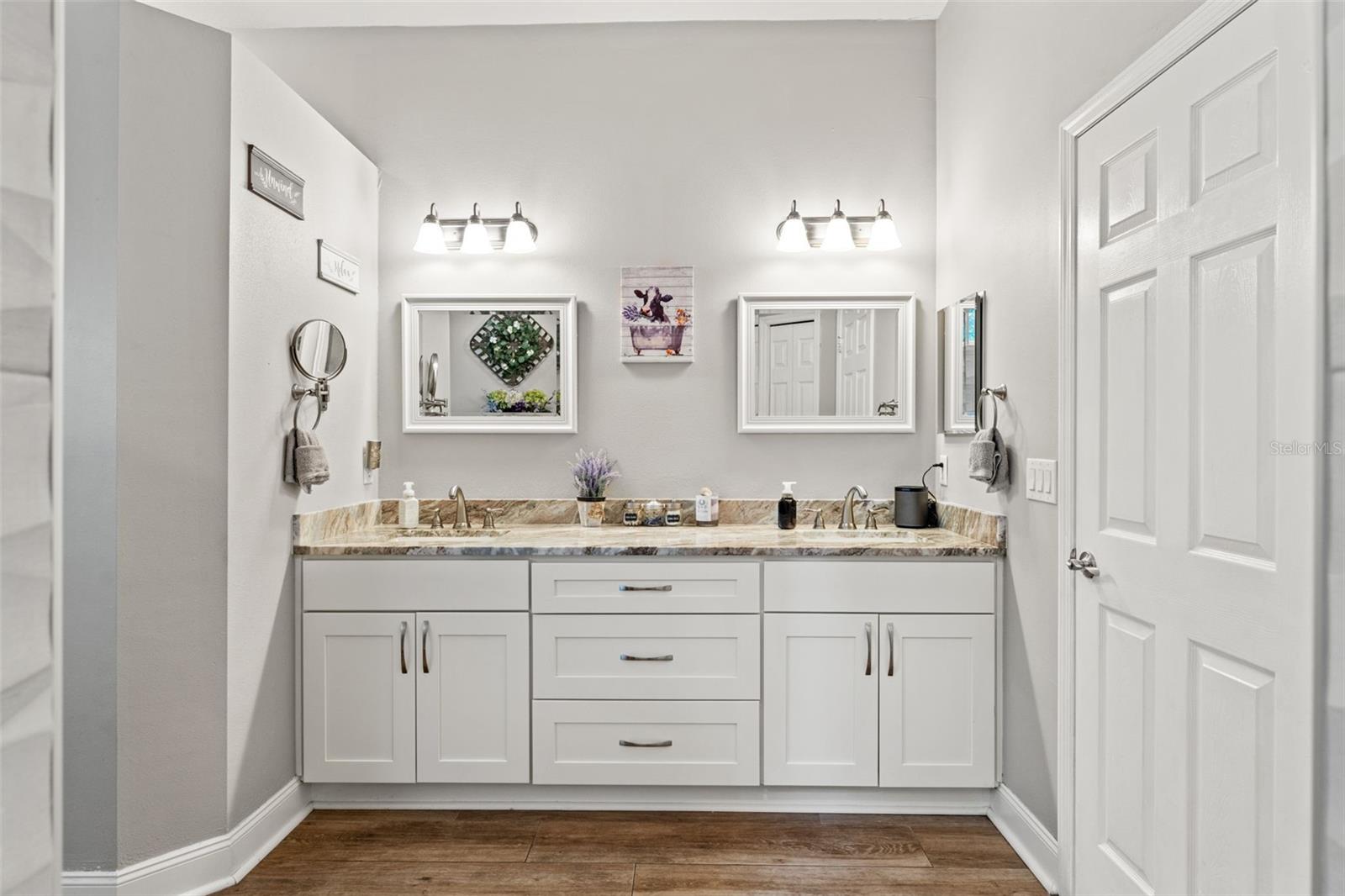 Listing photo id 14 for 4404 Casey Lake