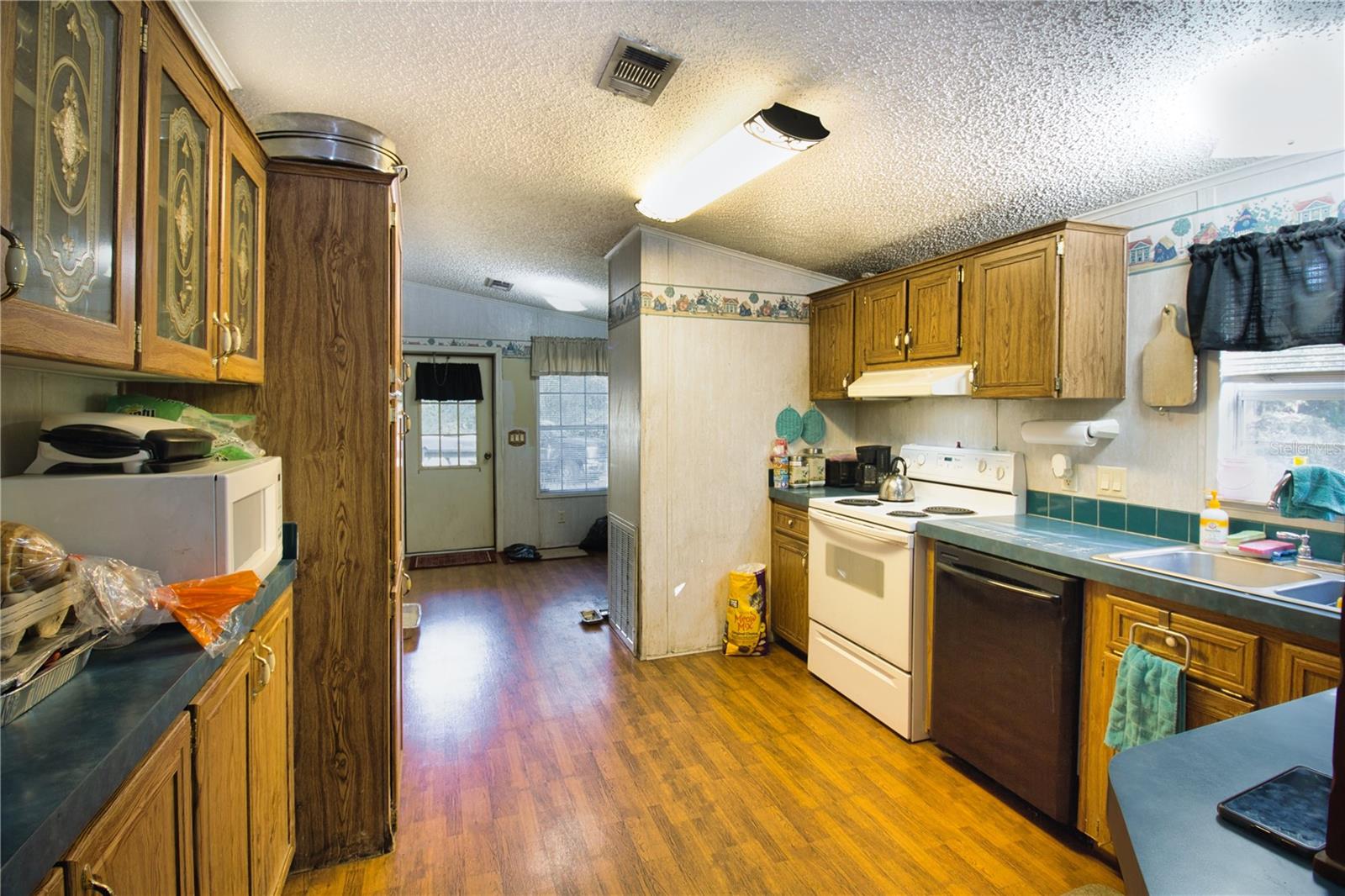 Image 9 of 26 For 2498 Saturn Road