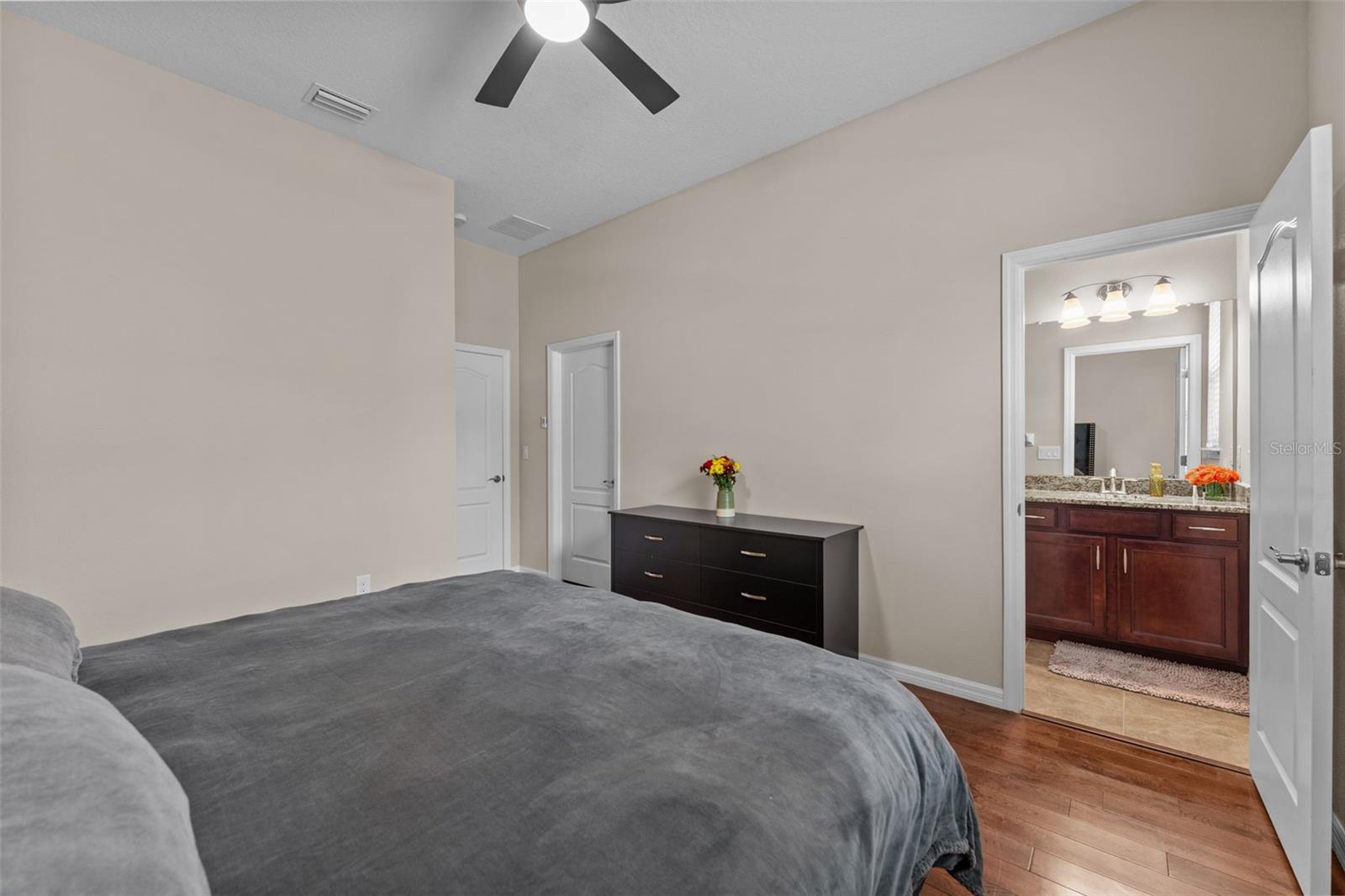 Listing photo id 16 for 10405 Hampton Meadow Way