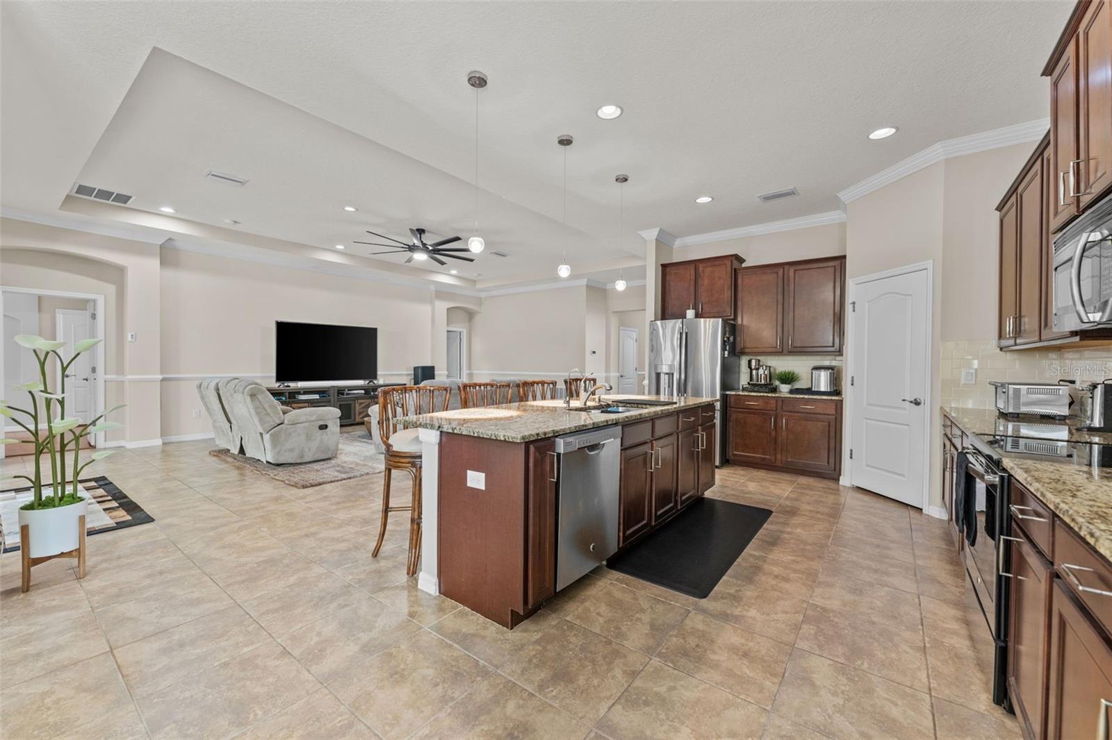 Listing photo id 7 for 10405 Hampton Meadow Way