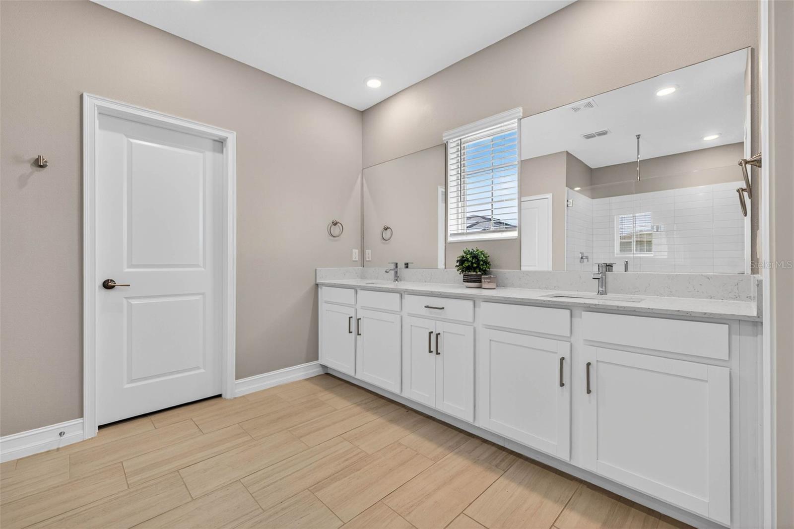 Image 24 of 38 For 7701 Faul Street