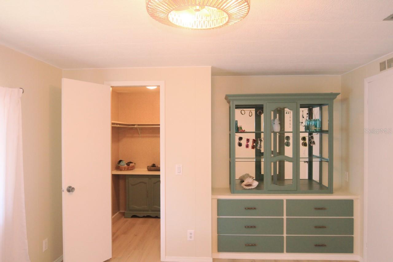 Image 23 of 29 For 7363 Eastern Circle