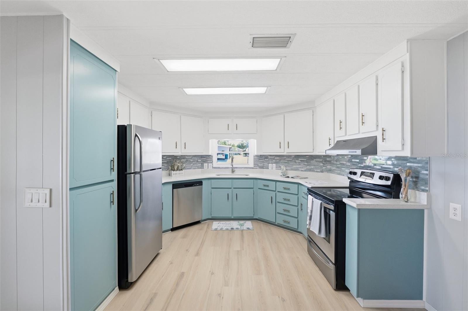 Image 4 of 29 For 7363 Eastern Circle