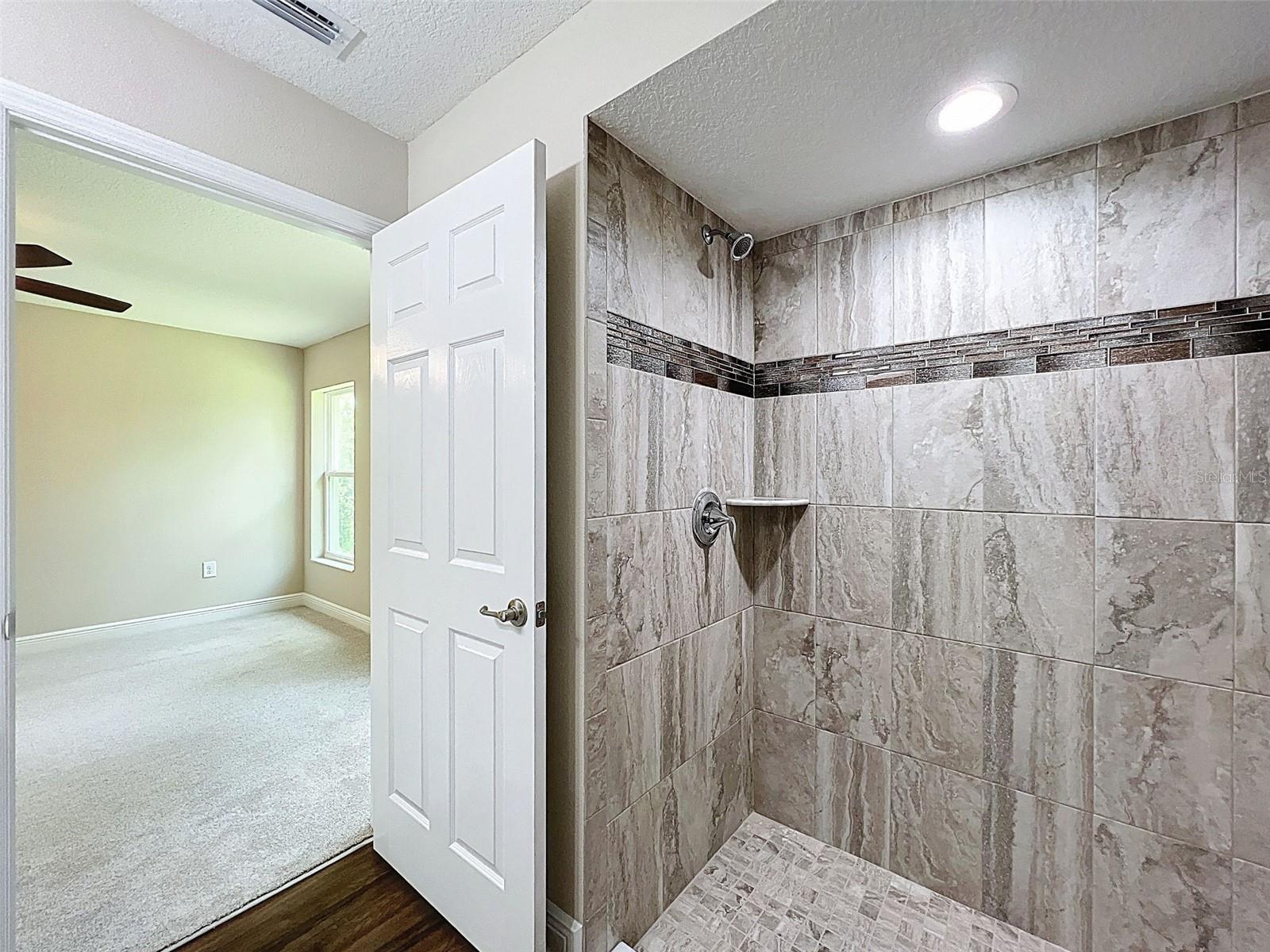 Listing photo id 29 for 7792 Susan Avenue