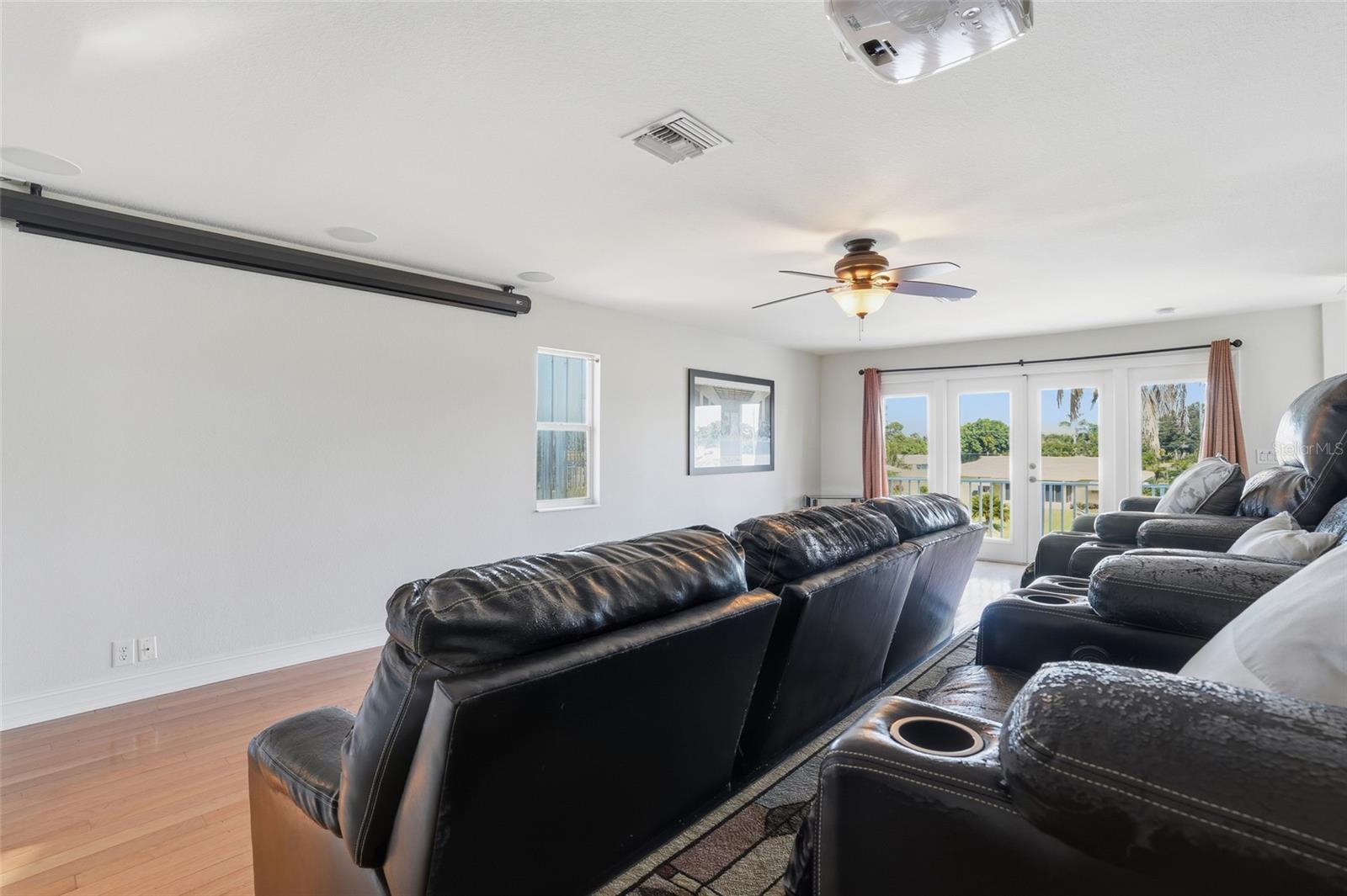 Image 18 of 51 For 5267 Tiffany Court