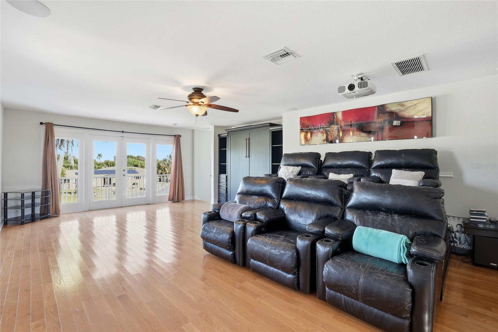 Image 19 of 51 For 5267 Tiffany Court