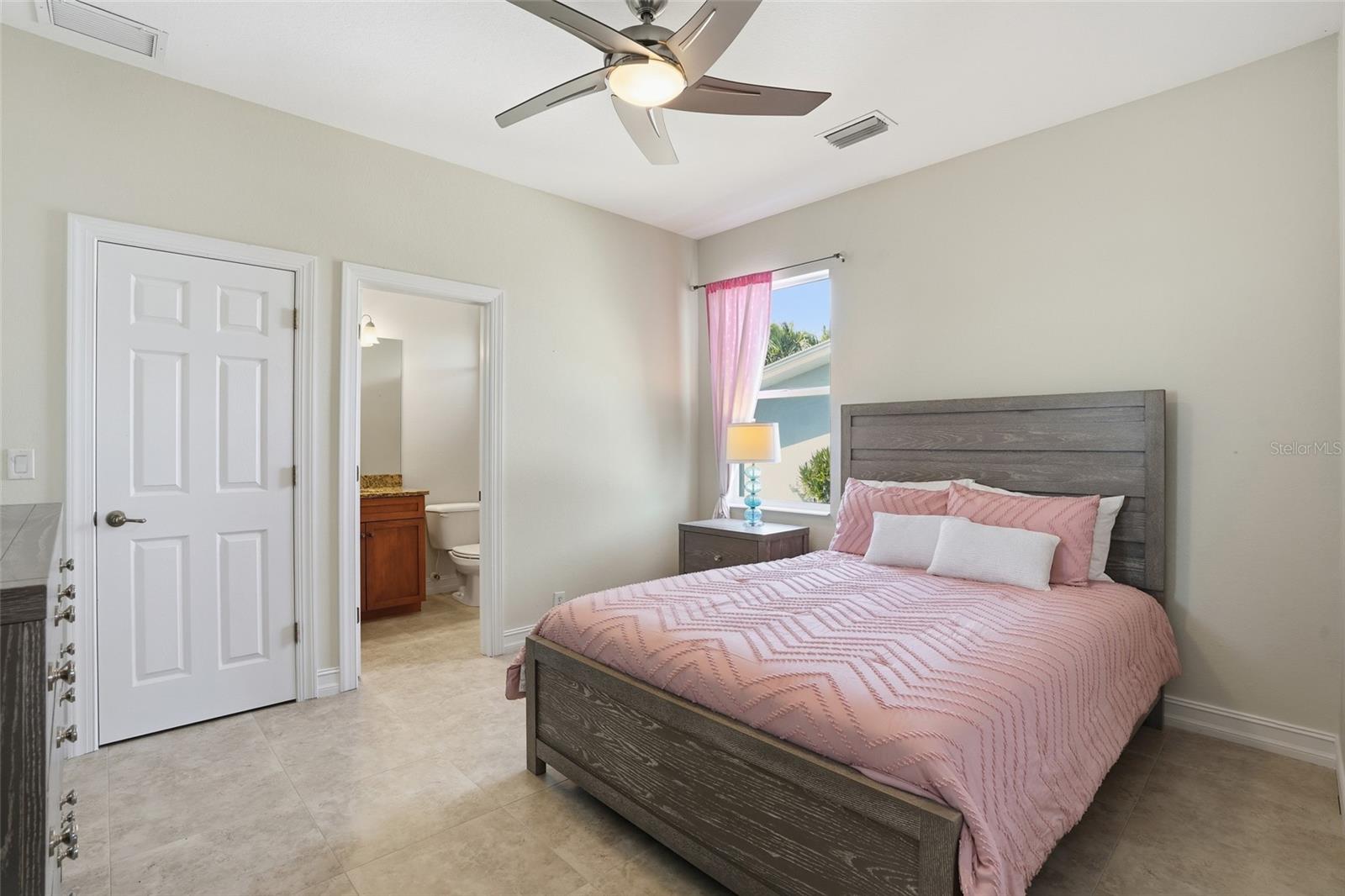 Image 26 of 51 For 5267 Tiffany Court