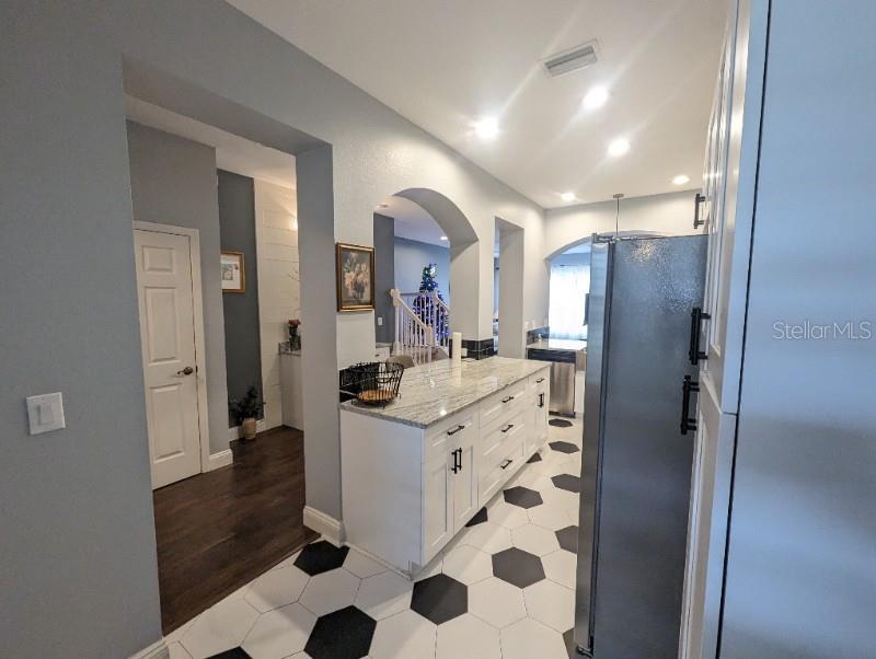 Image 5 of 29 For 2142 Park Crescent Drive