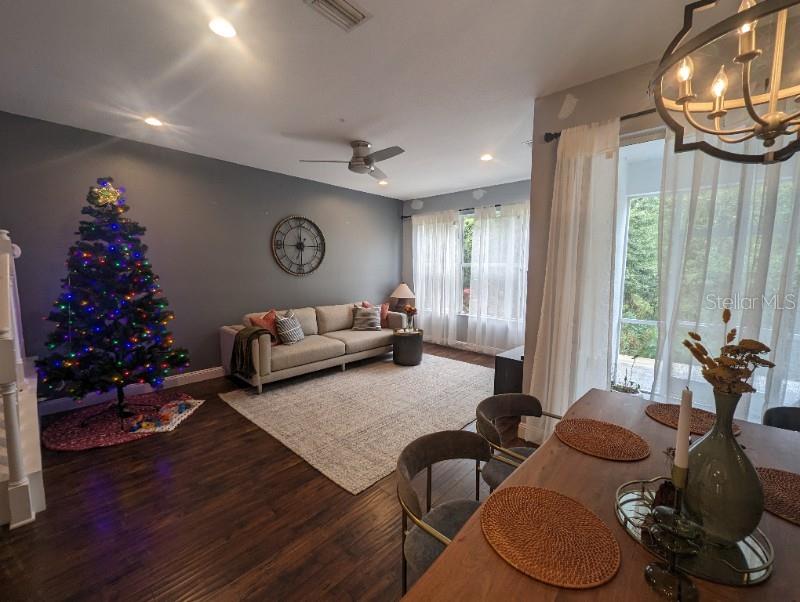 Image 8 of 29 For 2142 Park Crescent Drive