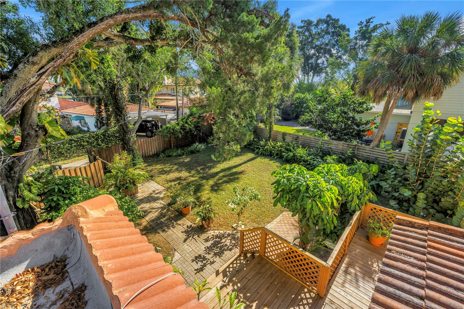 Listing photo id 15 for 2227 Brevard Road Ne