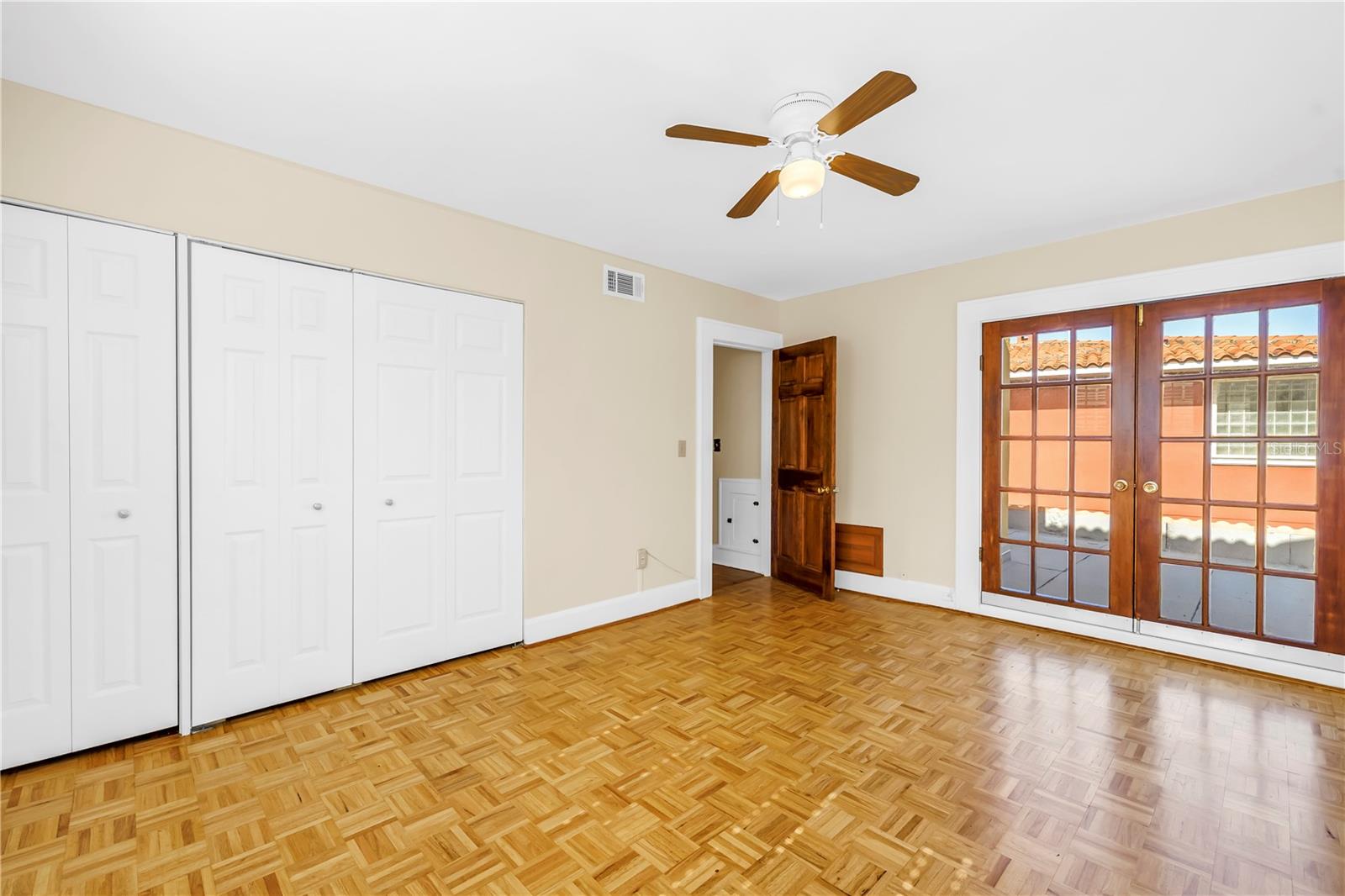 Listing photo id 22 for 2227 Brevard Road Ne