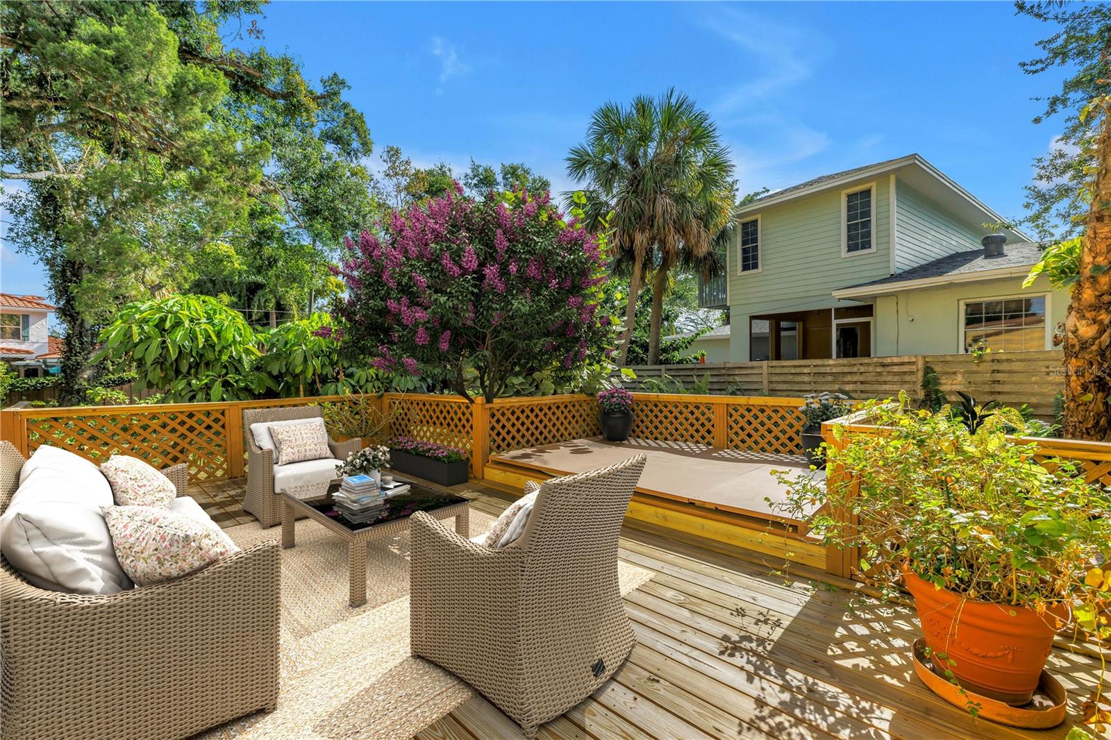 Listing photo id 2 for 2227 Brevard Road Ne