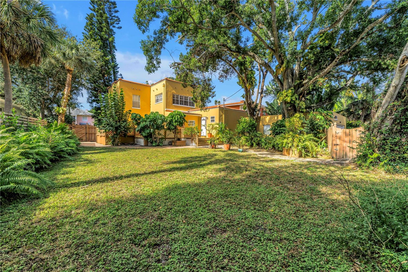 Listing photo id 3 for 2227 Brevard Road Ne