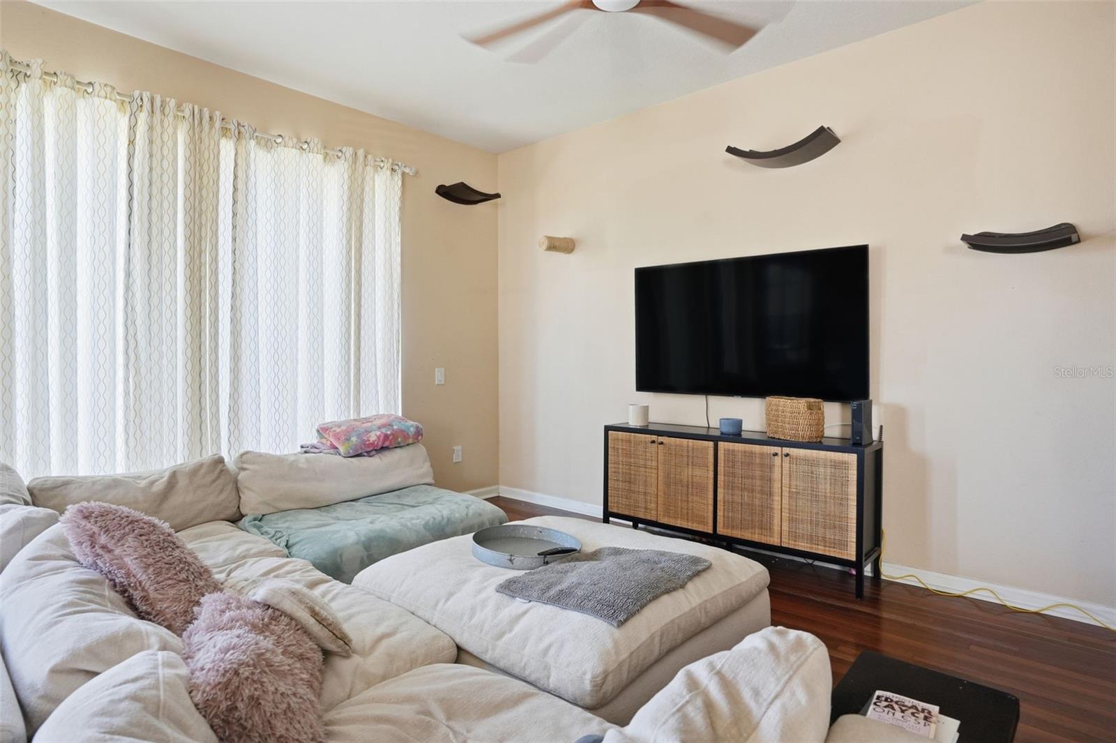 Image 3 of 37 For 13800 Crater Circle