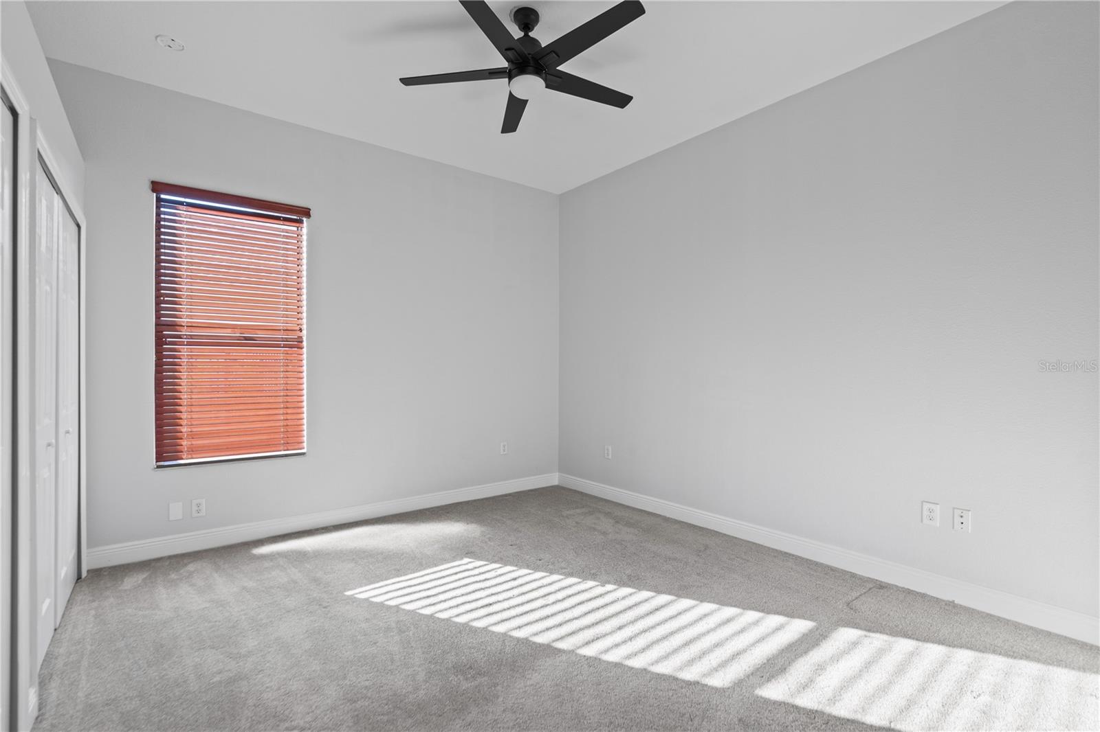 Listing photo id 11 for 2550 Grand Lakeside Drive