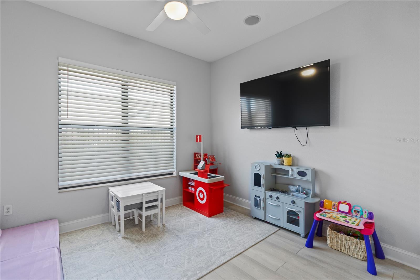 Listing photo id 13 for 2550 Grand Lakeside Drive