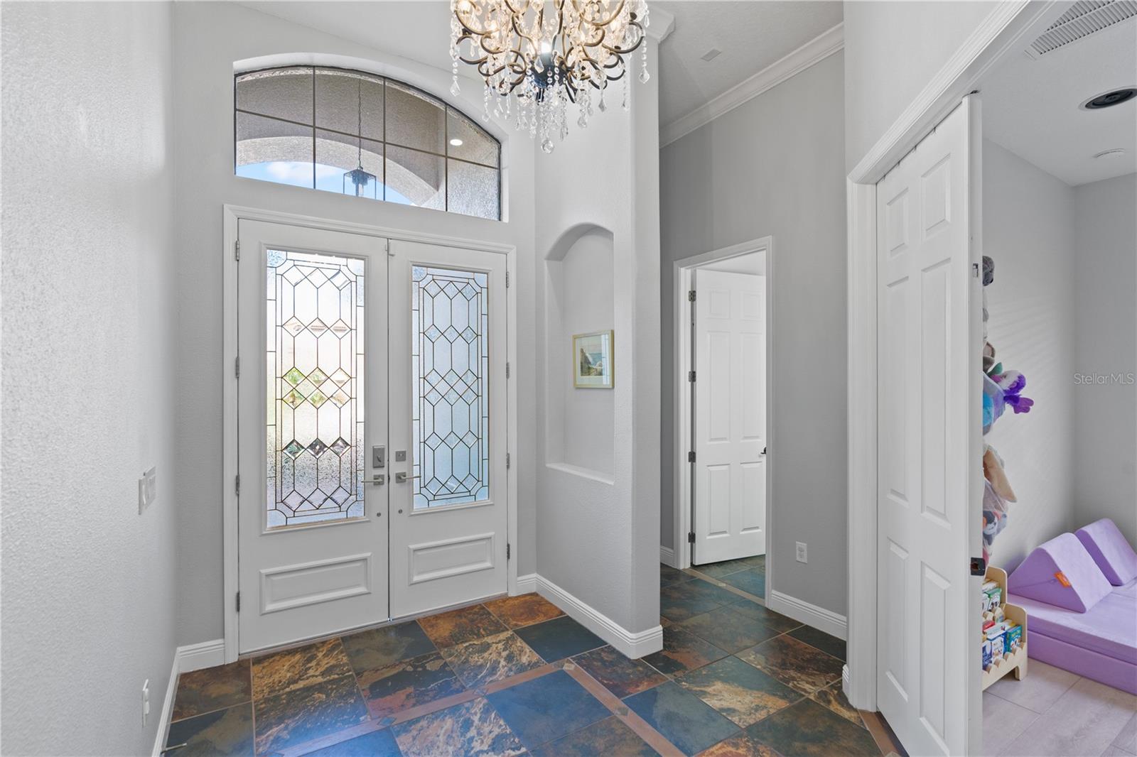 Listing photo id 0 for 2550 Grand Lakeside Drive