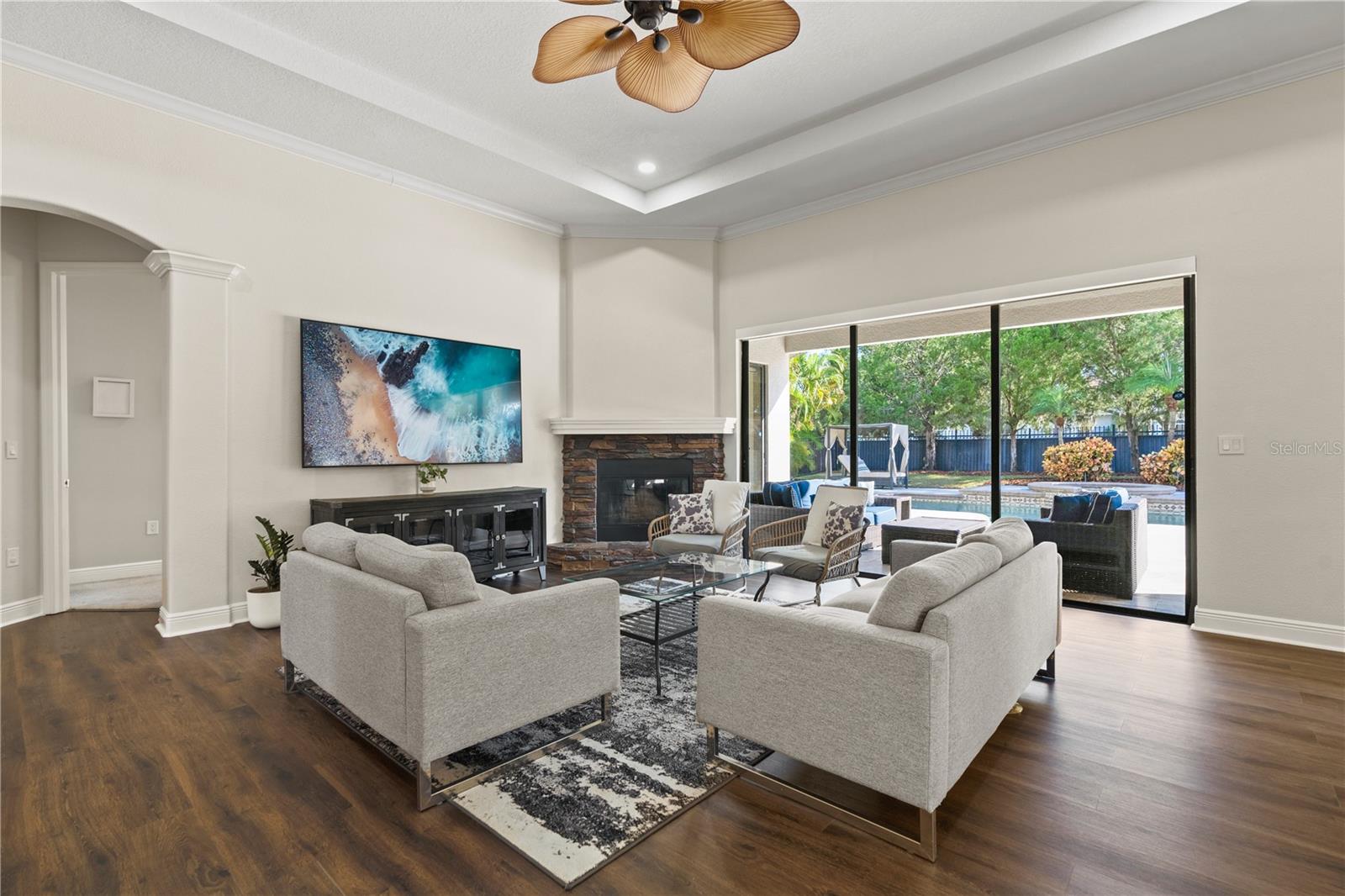 Listing photo id 20 for 2550 Grand Lakeside Drive