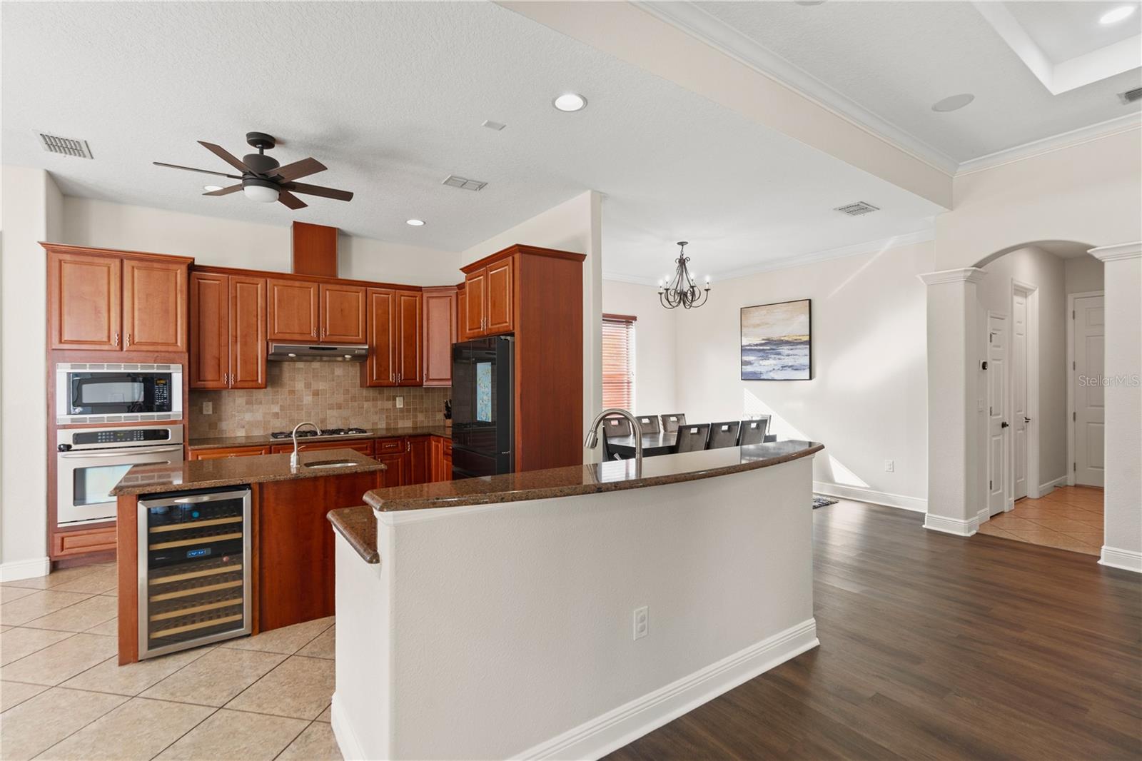 Listing photo id 22 for 2550 Grand Lakeside Drive