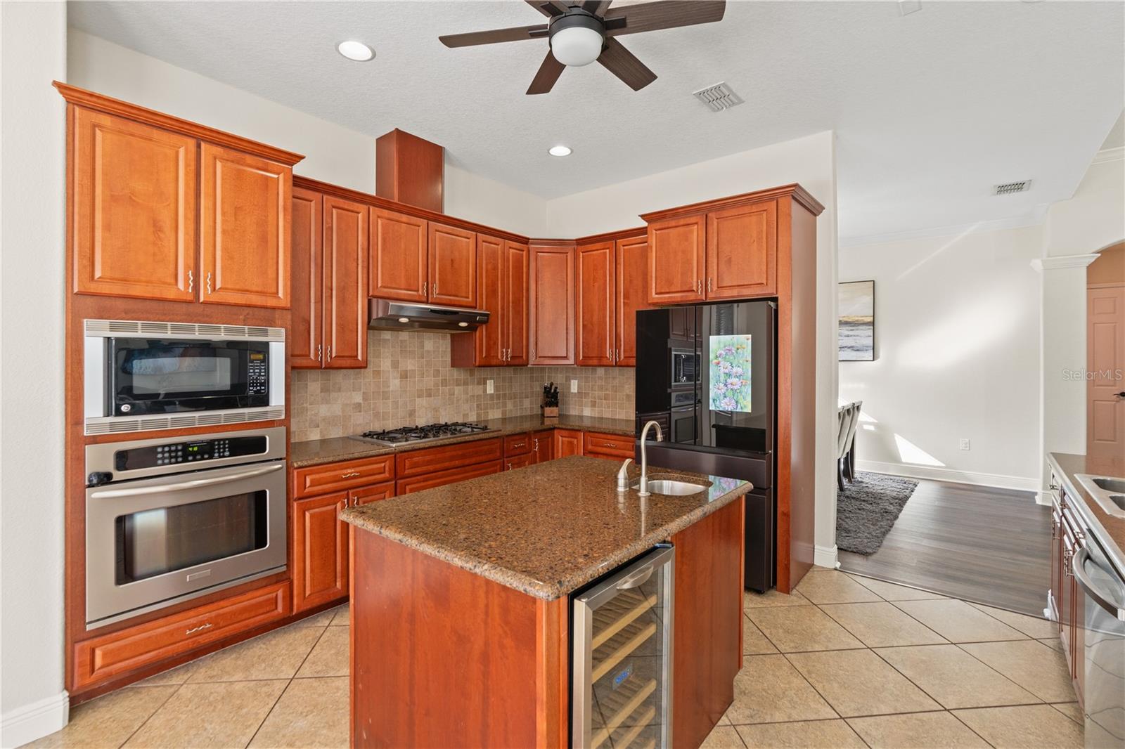 Listing photo id 23 for 2550 Grand Lakeside Drive