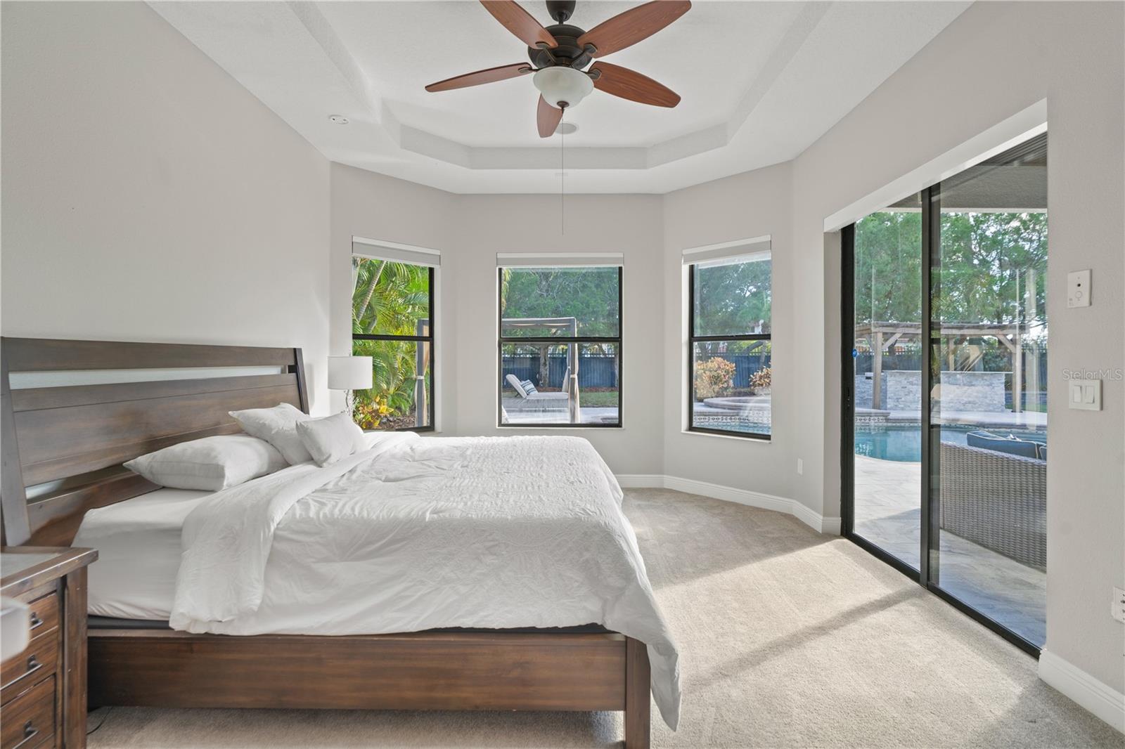 Listing photo id 1 for 2550 Grand Lakeside Drive