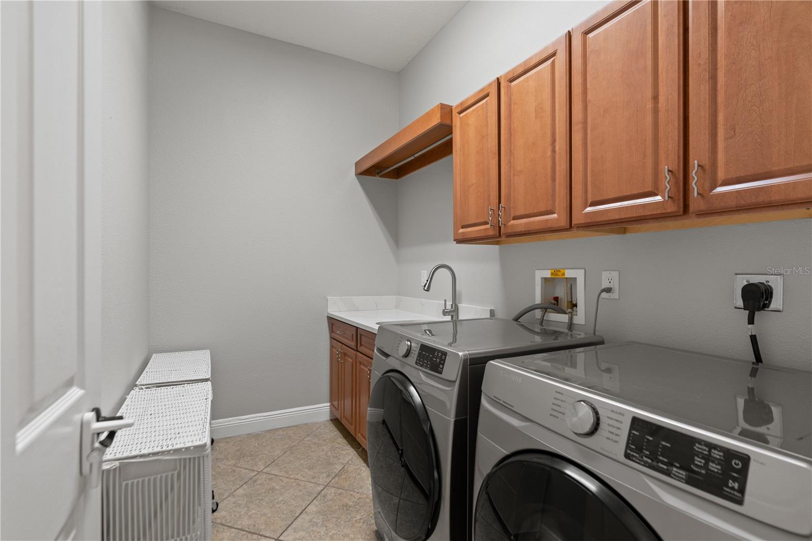 Listing photo id 29 for 2550 Grand Lakeside Drive