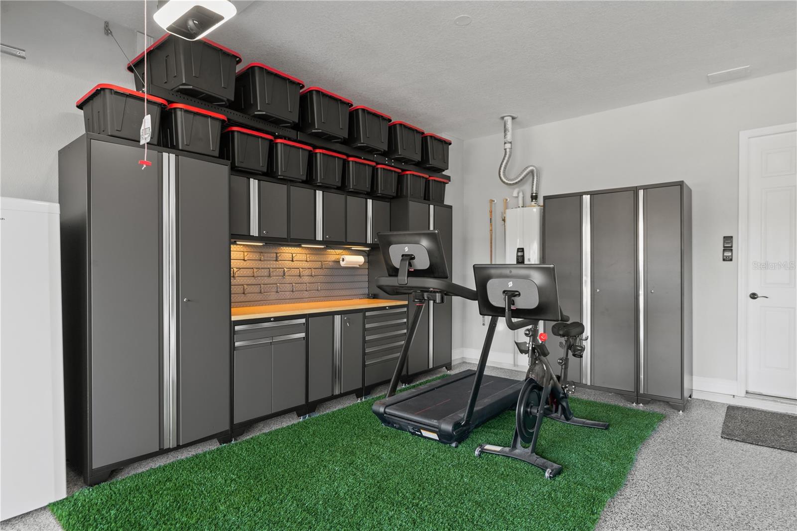 Listing photo id 30 for 2550 Grand Lakeside Drive