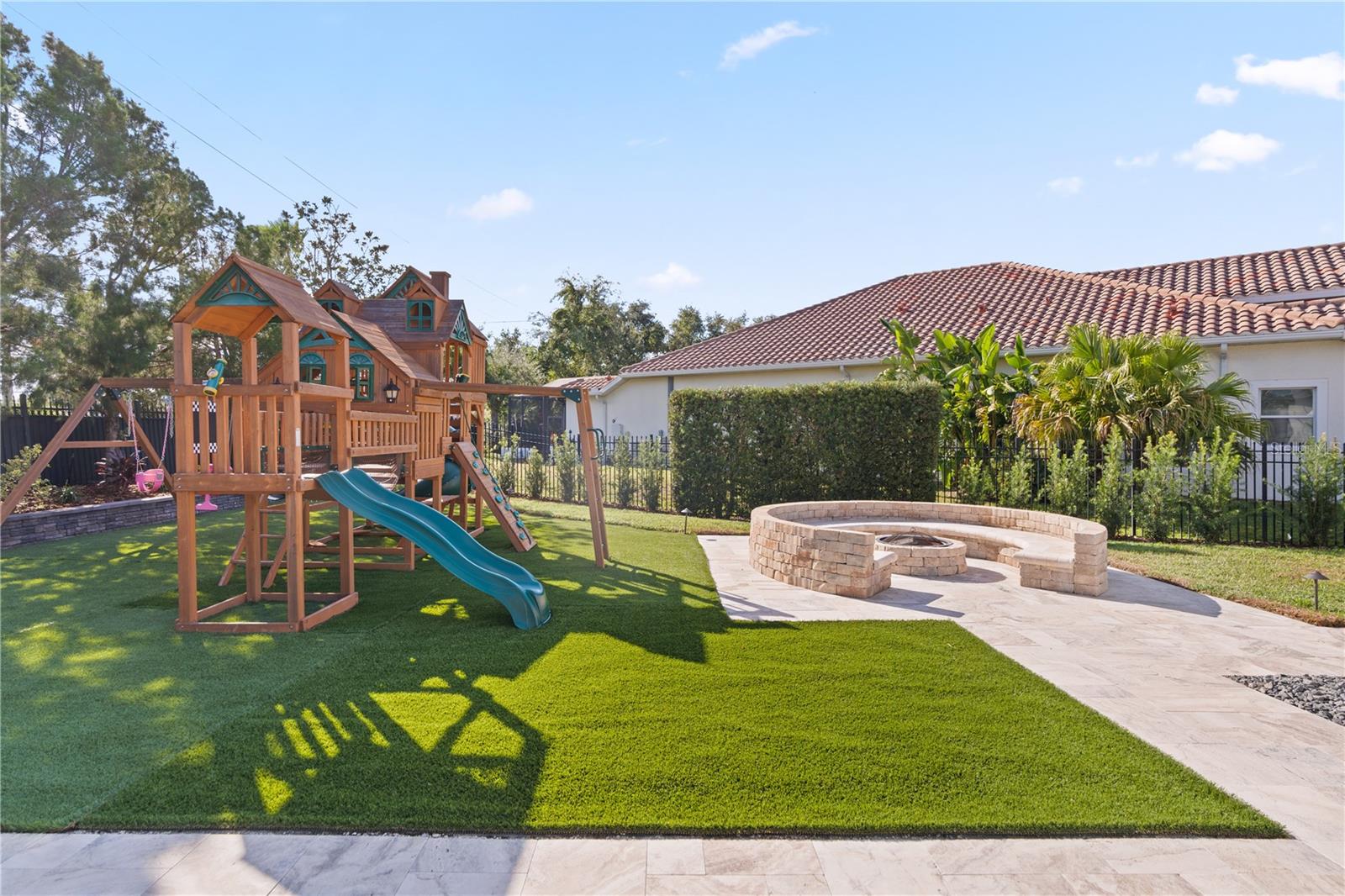 Listing photo id 32 for 2550 Grand Lakeside Drive