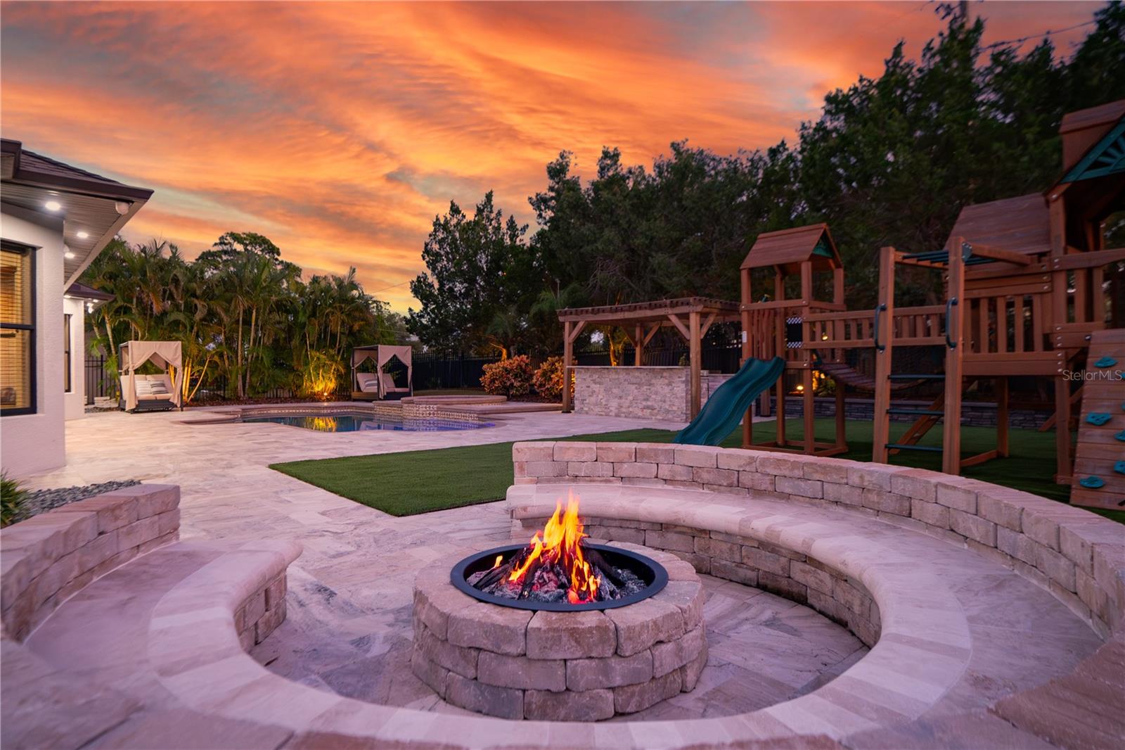 Listing photo id 34 for 2550 Grand Lakeside Drive