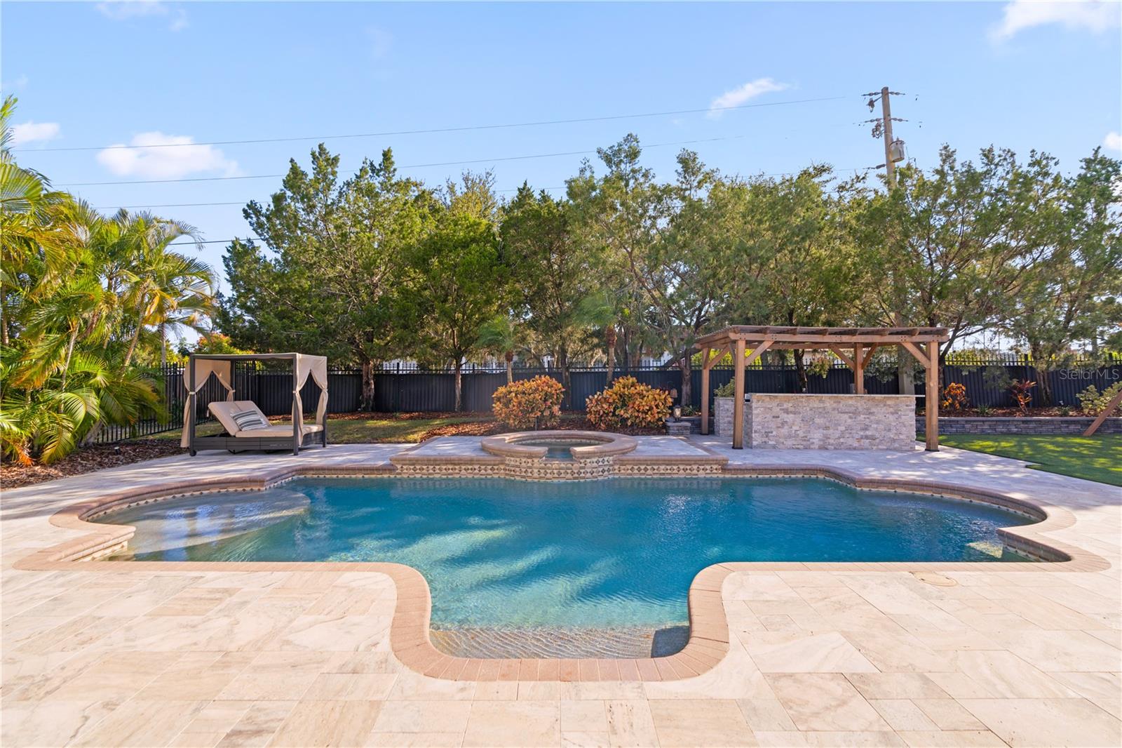 Listing photo id 35 for 2550 Grand Lakeside Drive