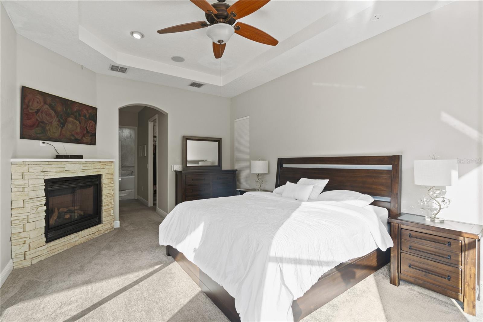 Listing photo id 2 for 2550 Grand Lakeside Drive