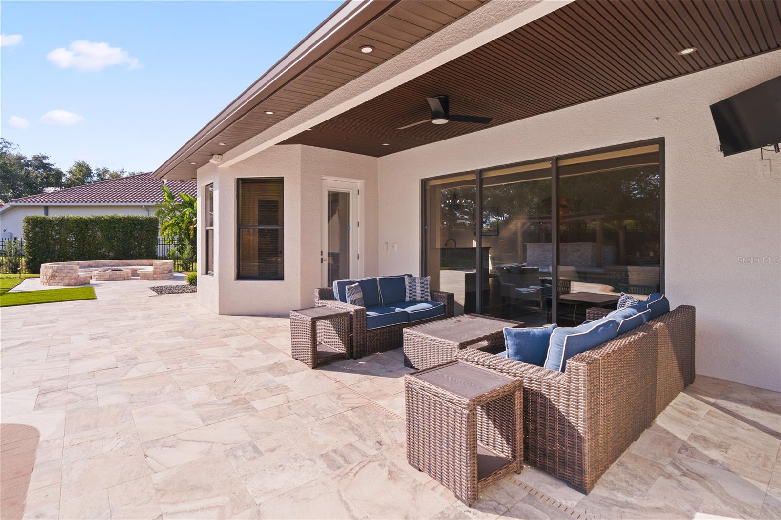 Listing photo id 41 for 2550 Grand Lakeside Drive