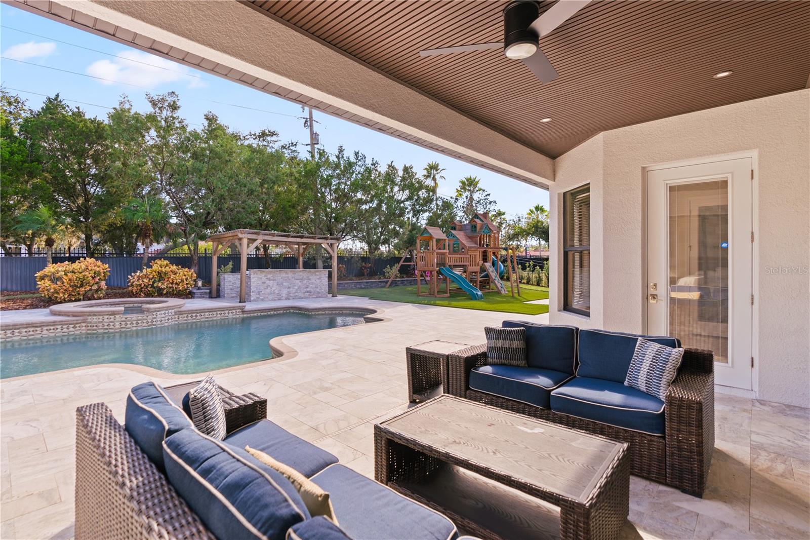 Listing photo id 42 for 2550 Grand Lakeside Drive