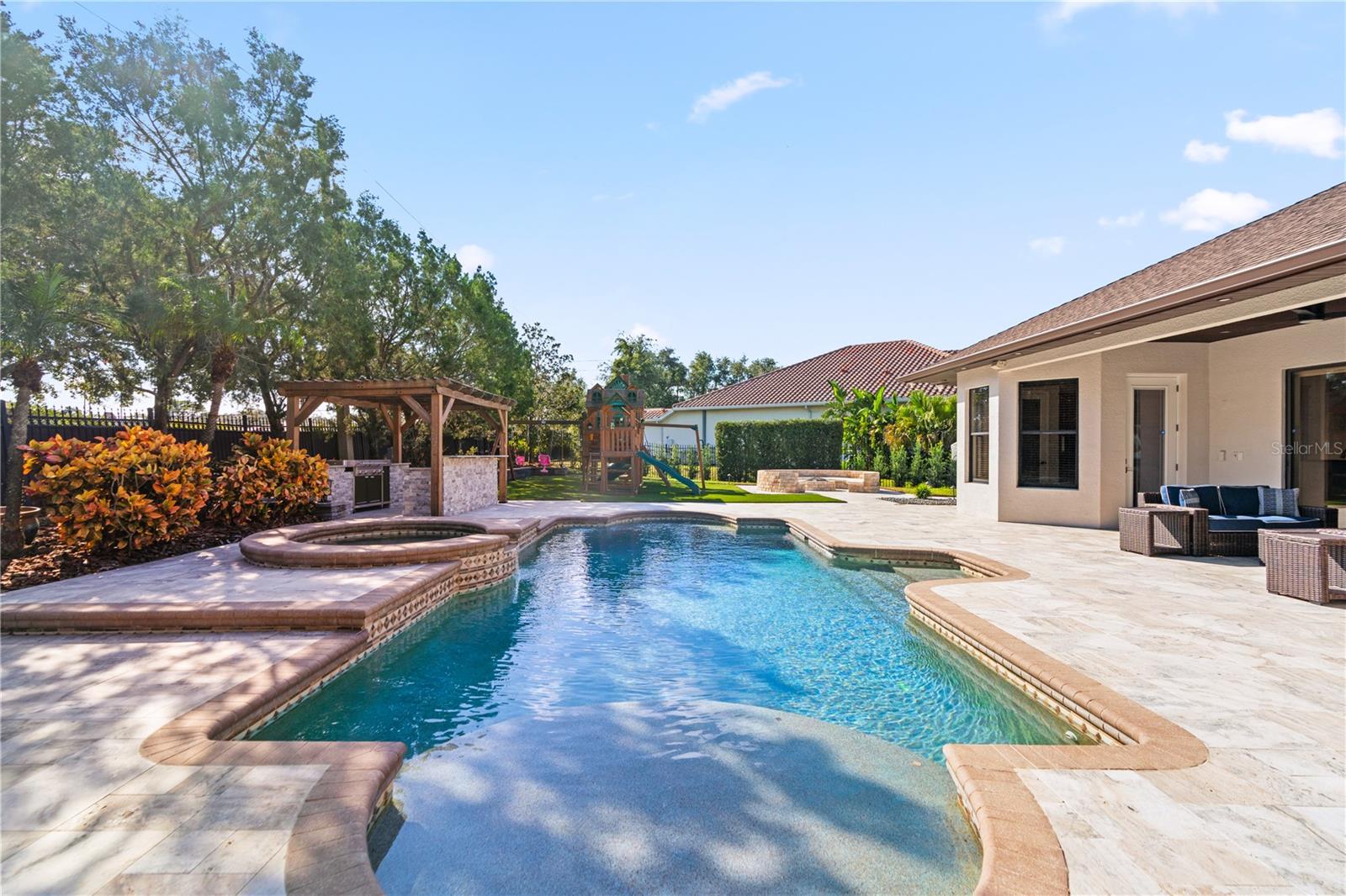 Listing photo id 45 for 2550 Grand Lakeside Drive